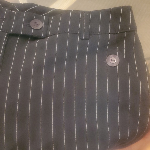 Black pinstriped shorts - Picture 4 of 5